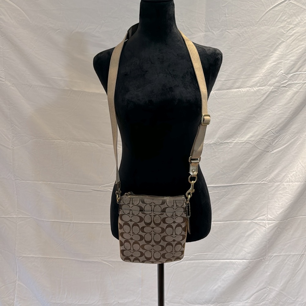 Coach Penelope Swingpack Purse - Picture 4 of 9